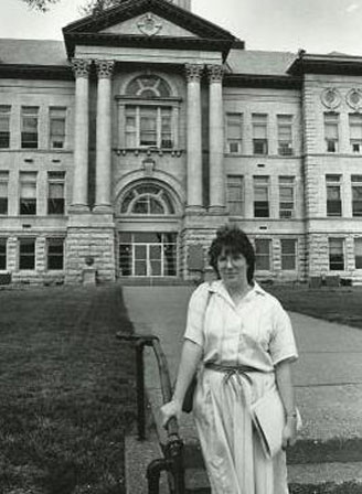 Jenny-reporter---dissolve Jennifer Phillips as a young reporter standing on steps at a courthouse